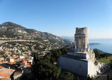 Vue sur le Trophée d'Auguste