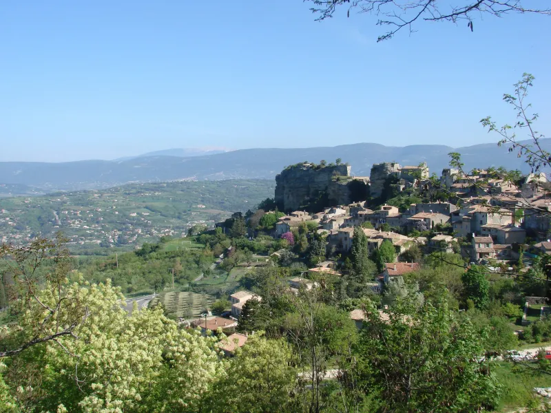 Village de Saignon sur la Méditerranée à vélo
