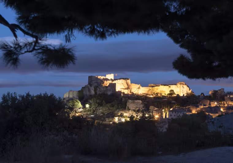 Les Baux de Provence au crépuscule