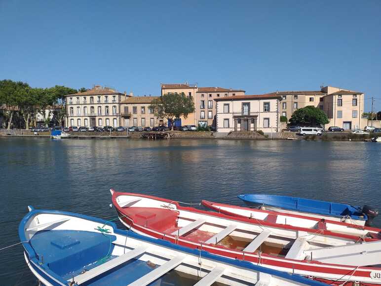 Barques au mouillage à Agde