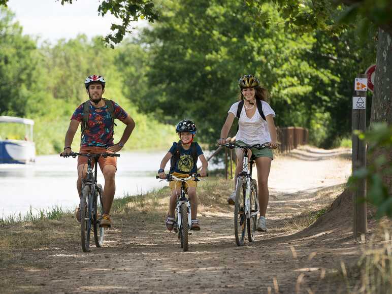 À vélo en famille sur le canal