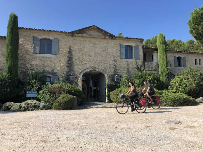 Devant le domaine de la citadelle