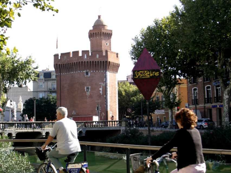 Perpignan La Castillet à vélo